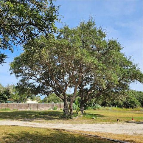295 Griffith Dr, Rockport, TX 78382