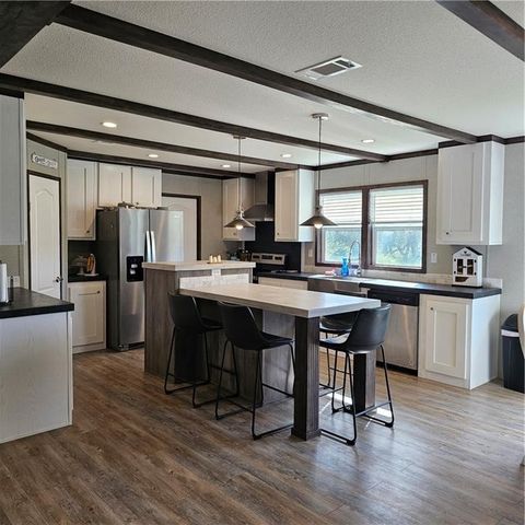 295 Griffith Dr, Rockport, TX 78382