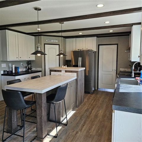 295 Griffith Dr, Rockport, TX 78382