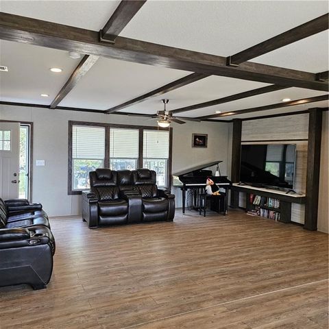 295 Griffith Dr, Rockport, TX 78382