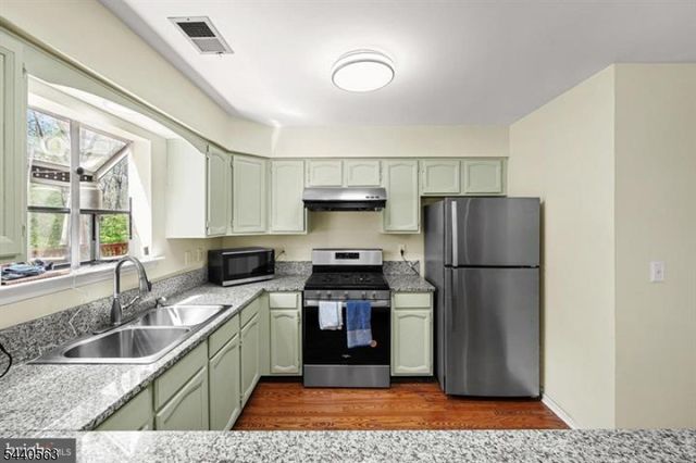150 Nantwich Ct, Franklin Twp., NJ 08873