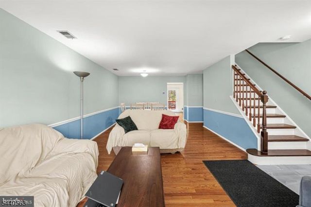 150 Nantwich Ct, Franklin Twp., NJ 08873