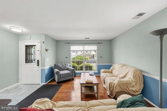 150 Nantwich Ct, Franklin Twp., NJ 08873