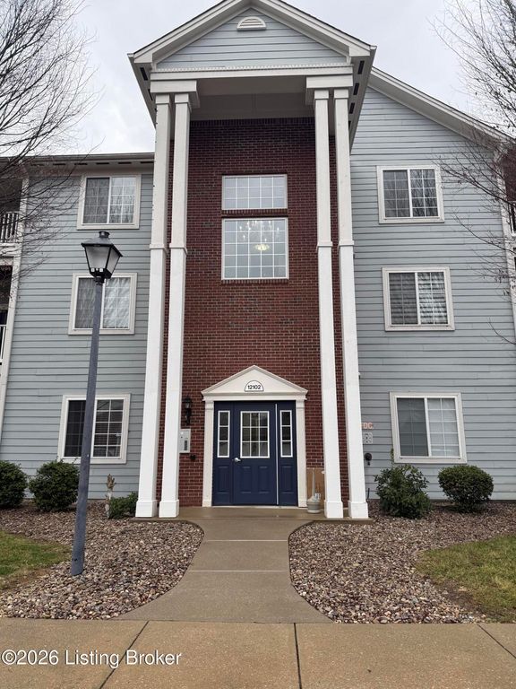12102 Redspire Dr UNIT 301, Louisville, KY 40299