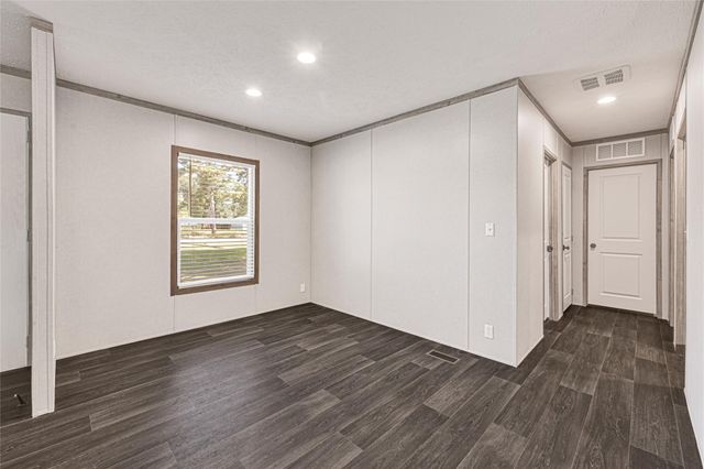 718 Main Street, Anahuac, TX 77514