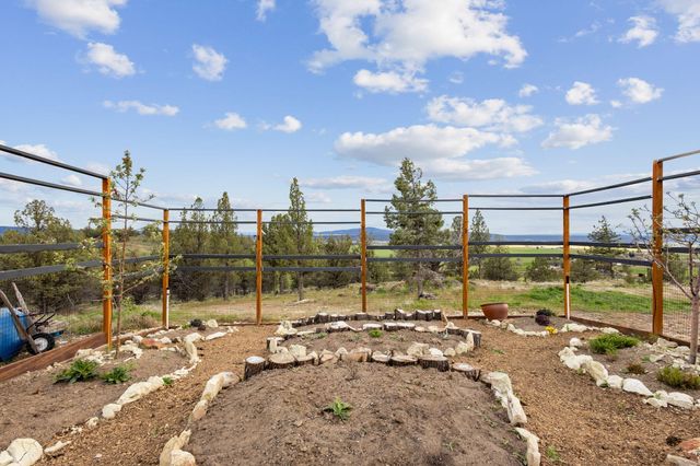 7305 NW Moore Lane, Prineville, OR 97754
