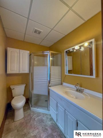 4140 V Street, Omaha, NE 68107