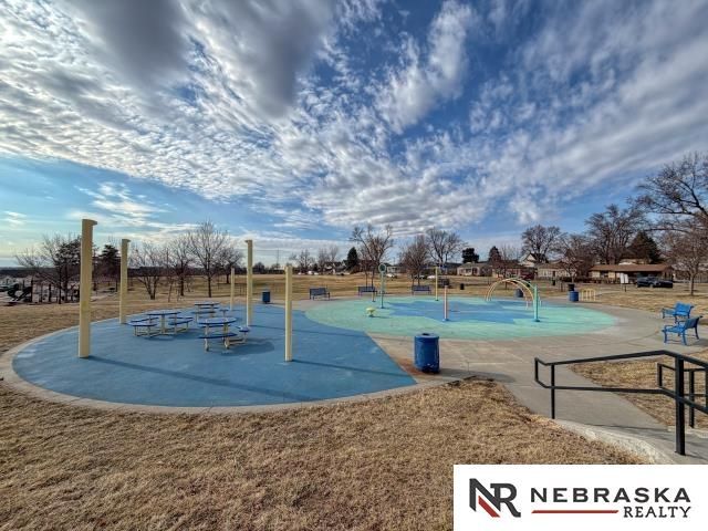 4140 V Street, Omaha, NE 68107