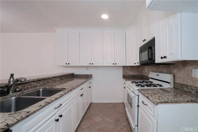 7101 Farralone Avenue 135, Canoga Park, CA 91303