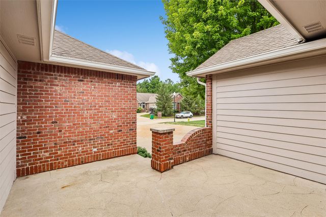1911 NW 126th Street, Clive, IA 50325