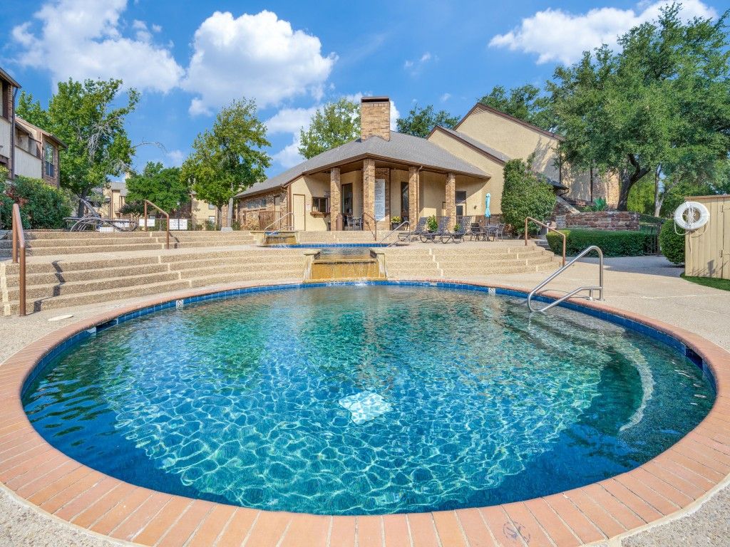 1906 Emerald Place 1215, Arlington, TX 76011