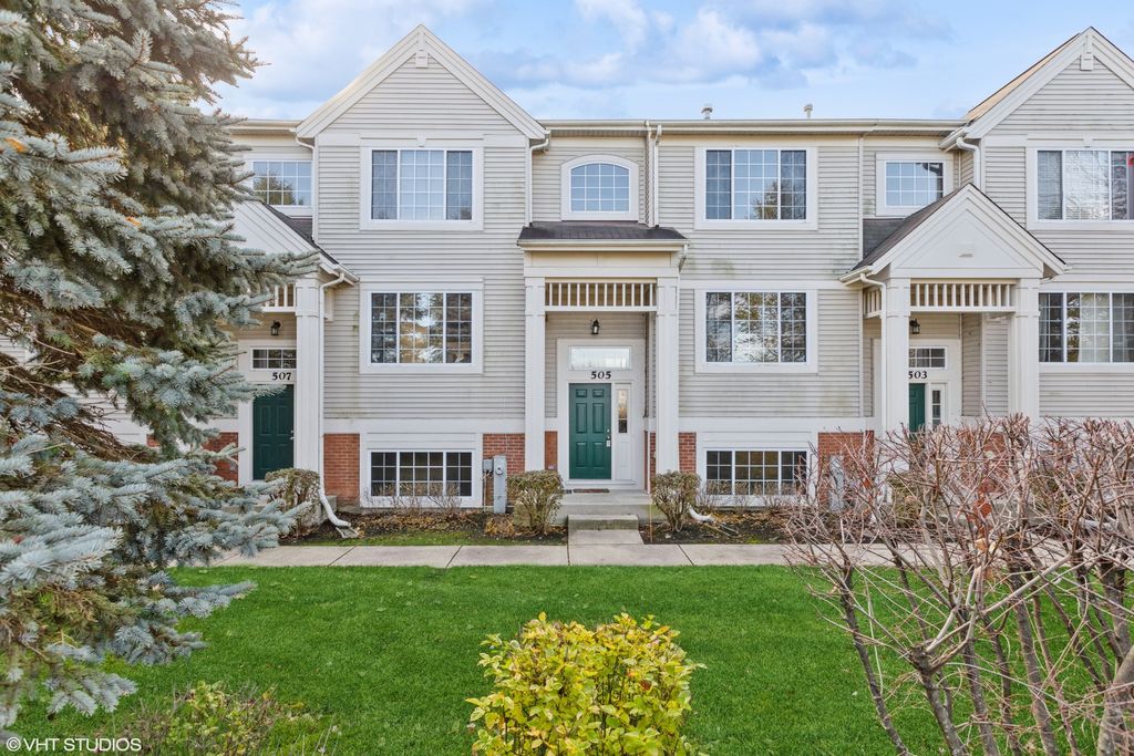 505 Cary Woods Circle, Cary, IL 60013