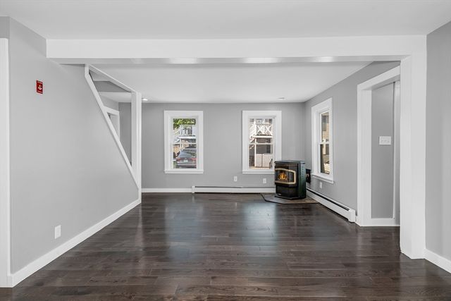2 California Ln, Amesbury, MA 01913