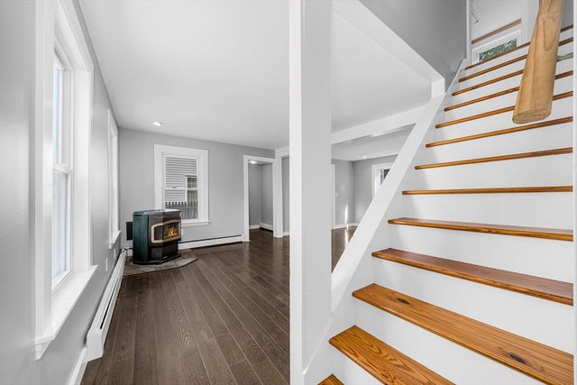 2 California Ln, Amesbury, MA 01913