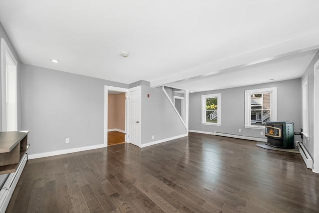2 California Ln, Amesbury, MA 01913