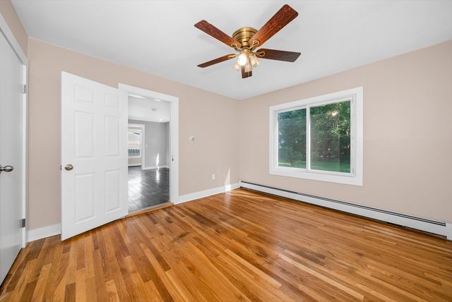 2 California Ln, Amesbury, MA 01913