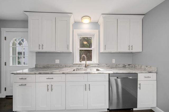 2 California Ln, Amesbury, MA 01913