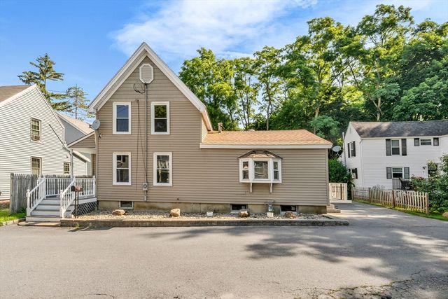 2 California Ln, Amesbury, MA 01913