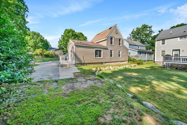 2 California Ln, Amesbury, MA 01913