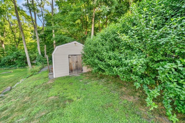 2 California Ln, Amesbury, MA 01913