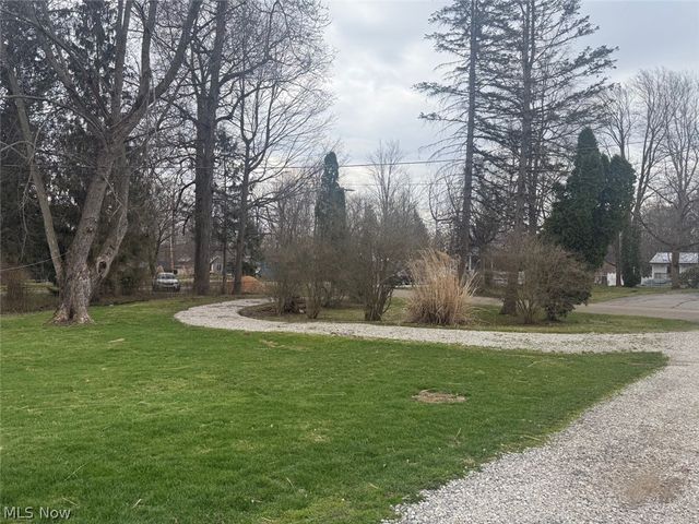 111 Goredon Drive, Chardon, OH 44024