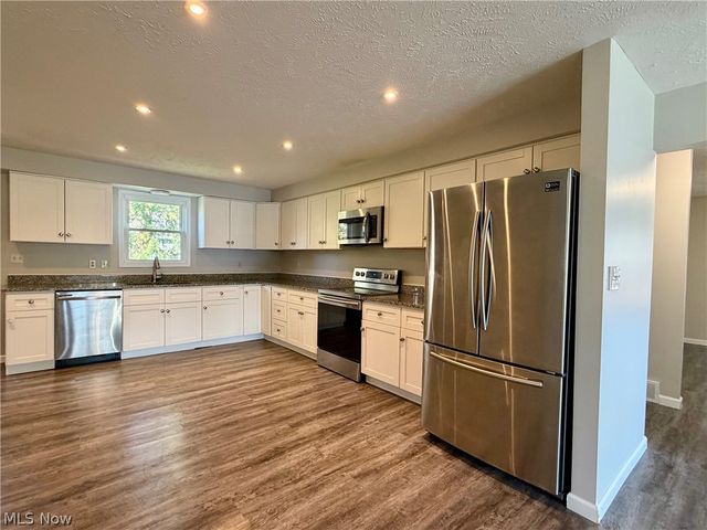 111 Goredon Drive, Chardon, OH 44024