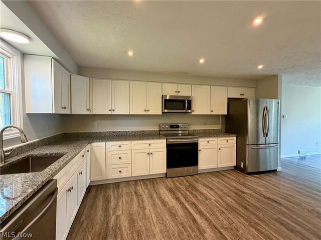 111 Goredon Drive, Chardon, OH 44024