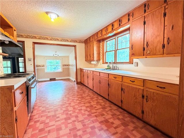 1940 Darwick Road, Winston-salem, NC 27127