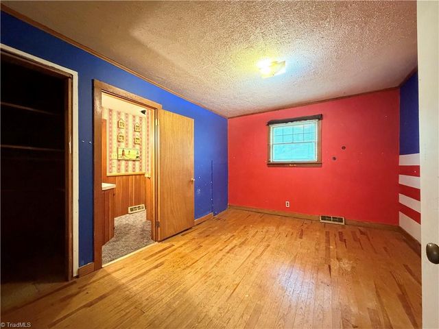 1940 Darwick Road, Winston-salem, NC 27127