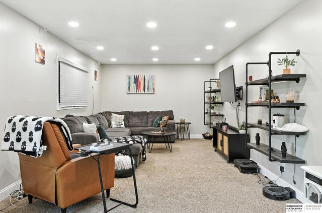 3914 N 94th Street, Omaha, NE 68134