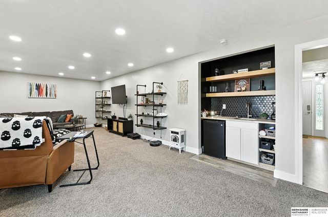 3914 N 94th Street, Omaha, NE 68134