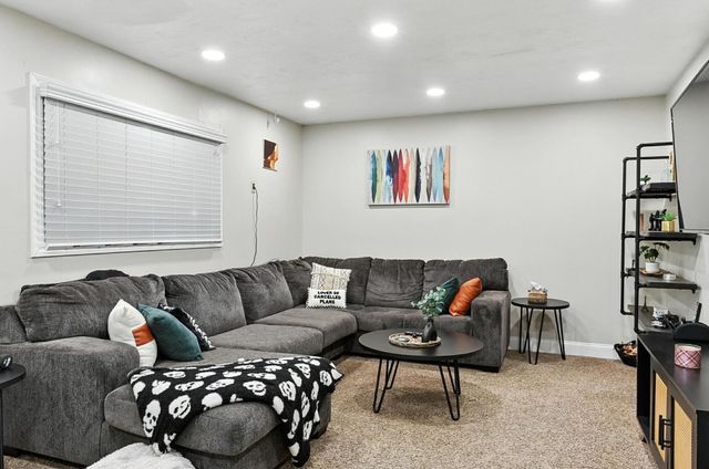 3914 N 94th Street, Omaha, NE 68134