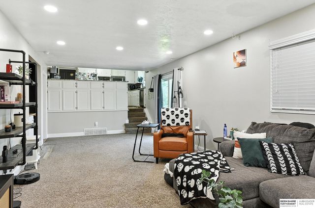 3914 N 94th Street, Omaha, NE 68134