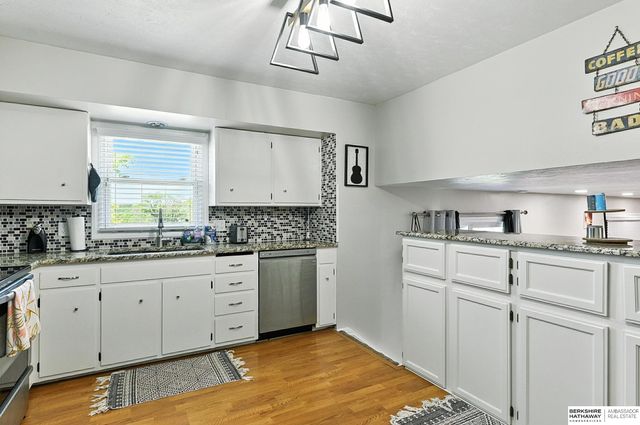 3914 N 94th Street, Omaha, NE 68134