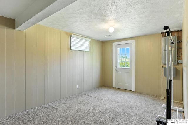 3914 N 94th Street, Omaha, NE 68134