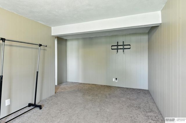 3914 N 94th Street, Omaha, NE 68134