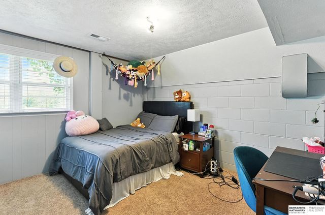 3914 N 94th Street, Omaha, NE 68134