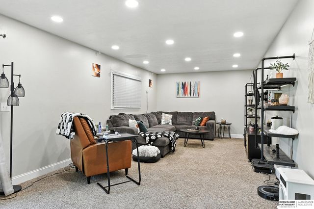 3914 N 94th Street, Omaha, NE 68134