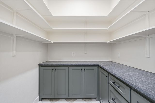 16 Pareya Circle, West, TX 76691