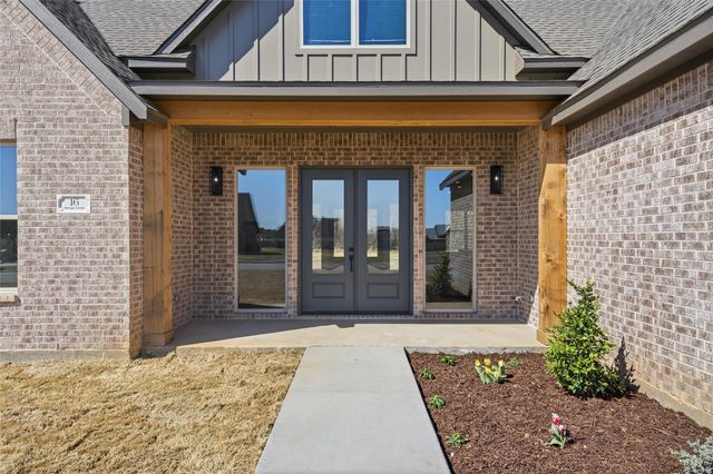 16 Pareya Circle, West, TX 76691