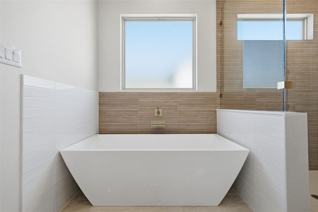 16 Pareya Circle, West, TX 76691