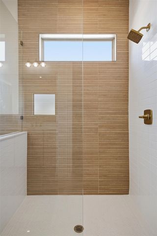 16 Pareya Circle, West, TX 76691