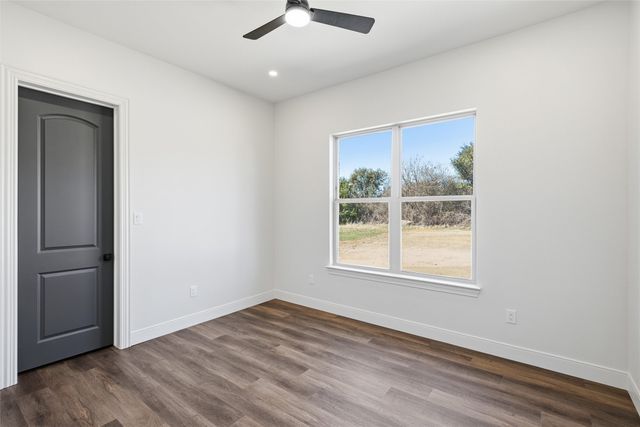 16 Pareya Circle, West, TX 76691