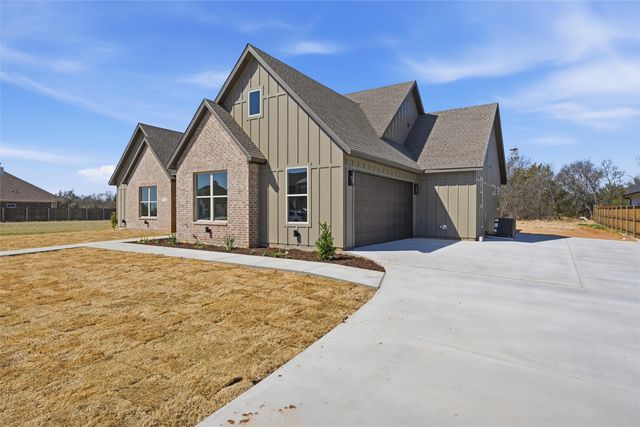 16 Pareya Circle, West, TX 76691