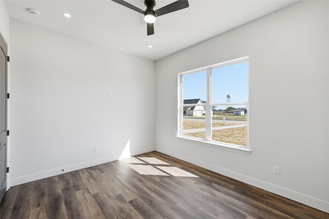 16 Pareya Circle, West, TX 76691