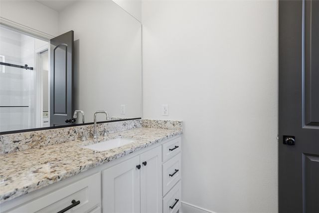 16 Pareya Circle, West, TX 76691