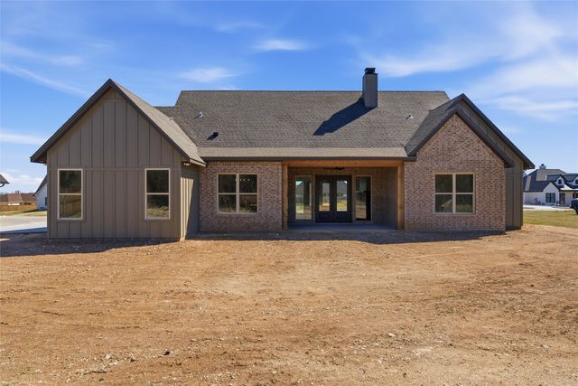 16 Pareya Circle, West, TX 76691