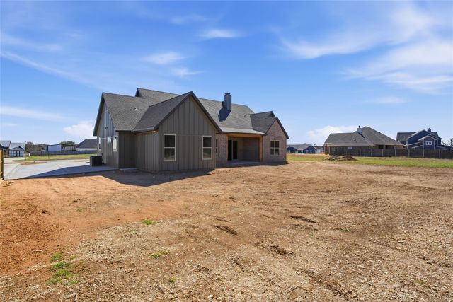 16 Pareya Circle, West, TX 76691