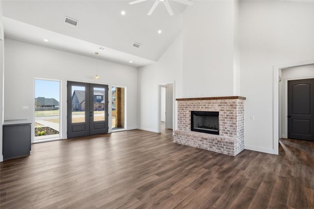 16 Pareya Circle, West, TX 76691