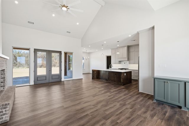 16 Pareya Circle, West, TX 76691